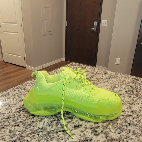 Balenciaga neon Green UK 43 US 10 worn just once - Picture 3 of 7